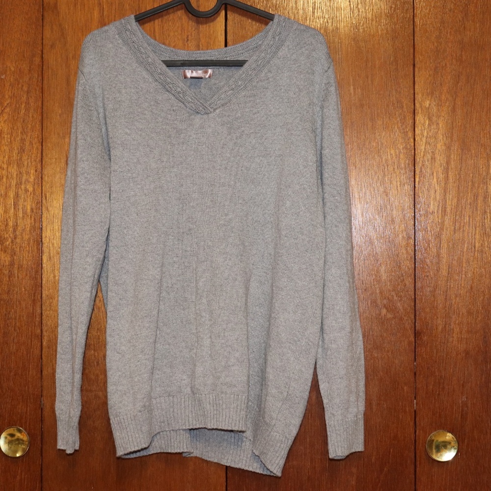 5 for $5 ~ White Stag Gray Long Sleeve Top – V Neck Knit Detail XL 16-18
